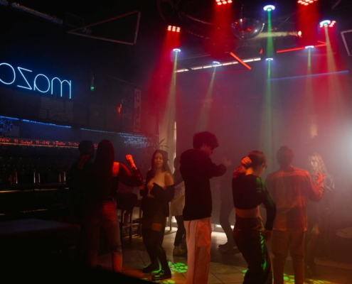 موزیک و رقص